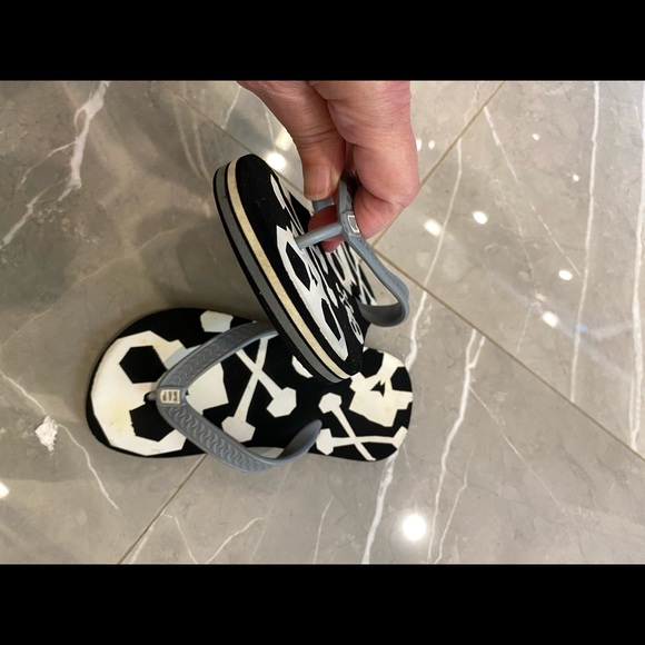 Gap toddler skeleton flip flops - Picture 6 of 7